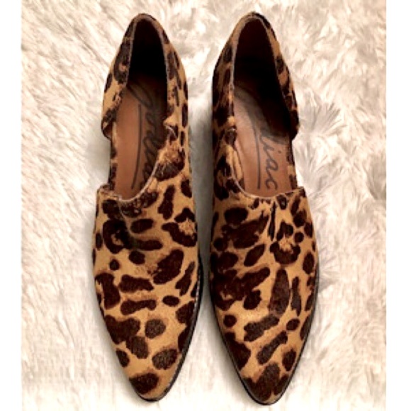 “NEW” Zodiac Maddie Half d'Orsay Leopard Bootie - Picture 3 of 7